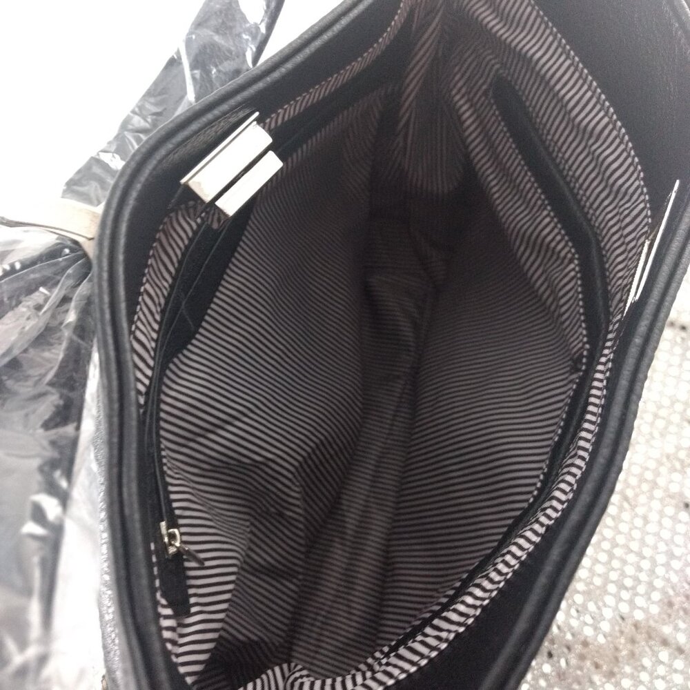 Jesse James Concealed Carry Crossbody - Picture 7 of 7